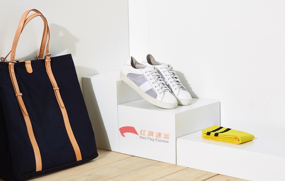 16557998828283.jpg 攝圖網(wǎng)_500512259_配飾鞋包靜物(企業(yè)商用)_副本.jpg